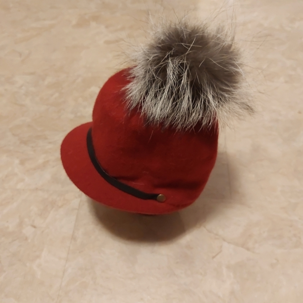 Harricana par mariouche wool  have with real fur pom pom